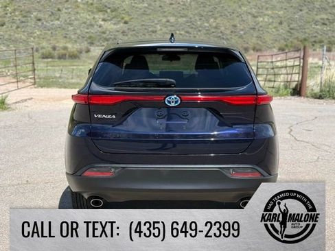 Used 2024 Toyota Venza LE AWD/4WD image 4