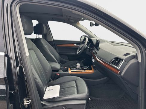 Used 2023 Audi Q5 2.0T Premium w/ Convenience Package image 8