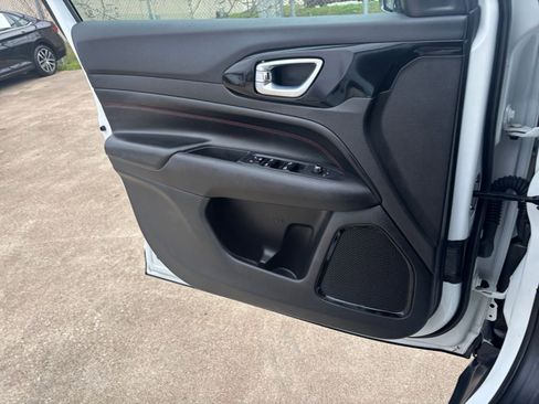 Used 2025 Jeep Compass Trailhawk image 20