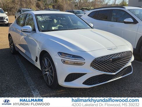 Used 2024 Genesis G70 2.5T image 1