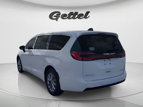 New 2026 Chrysler Pacifica Limited image 6