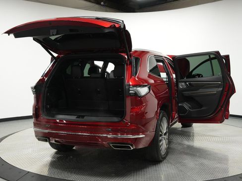 Used 2025 Buick Enclave Avenir w/ Super Cruise Package AWD/4WD image 10
