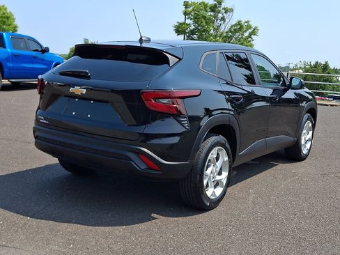 Used 2024 Chevrolet Trax LS w/ LS Convenience Package FWD image 6