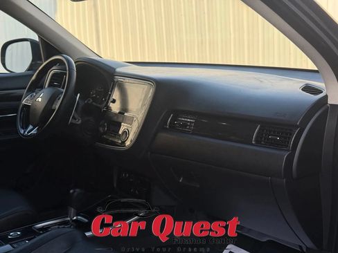 Used 2017 Mitsubishi Outlander GT AWD/4WD image 21