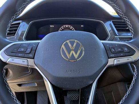 Certified 2022 Volkswagen Tiguan SE image 12