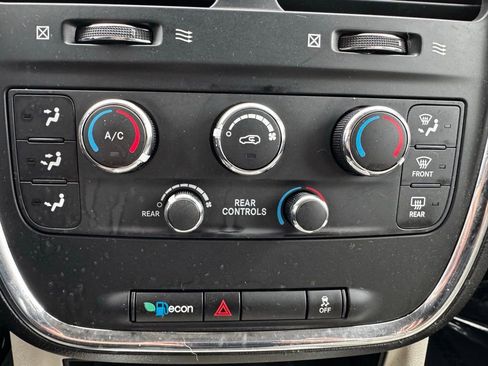 Used 2012 Dodge Grand Caravan SXT image 13