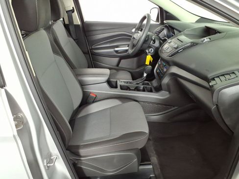 Used 2017 Ford Escape SE FWD image 9