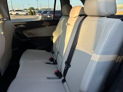 Used 2018 Volkswagen Tiguan SE AWD/4WD image 17