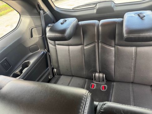 Used 2015 Nissan Pathfinder Platinum w/ Family Entertainment Package AWD/4WD image 2