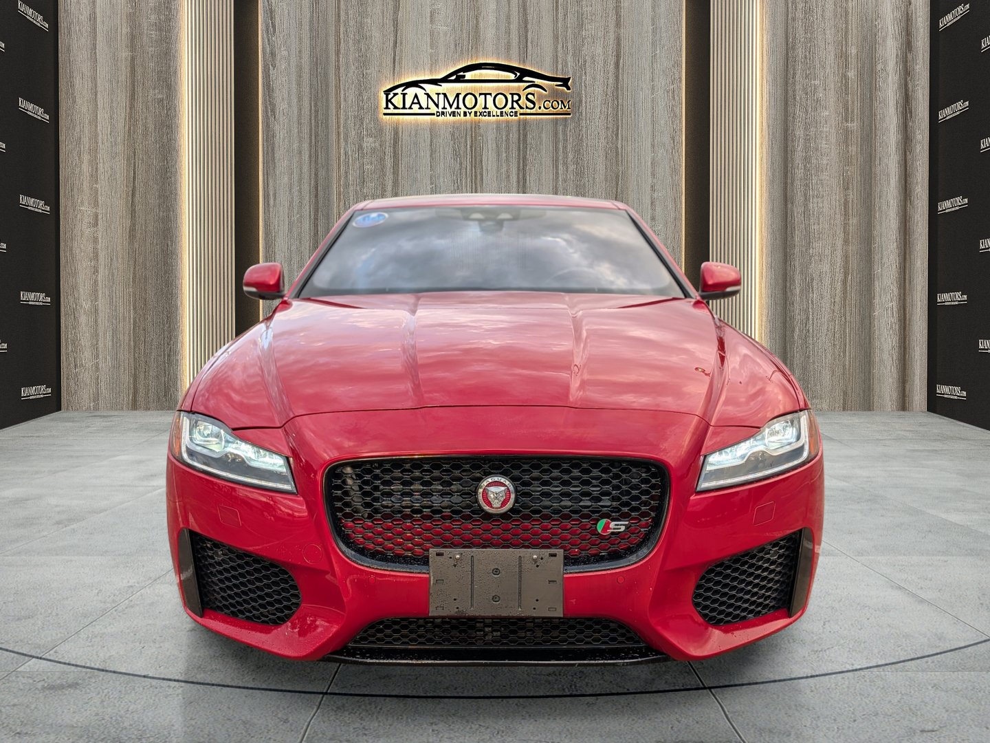 Used 2018 Jaguar XF S RWD image 3