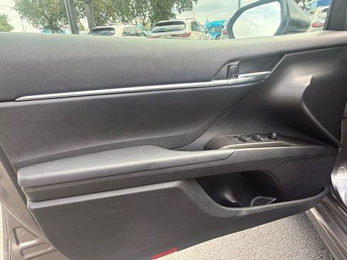 Used 2024 Toyota Camry SE image 11