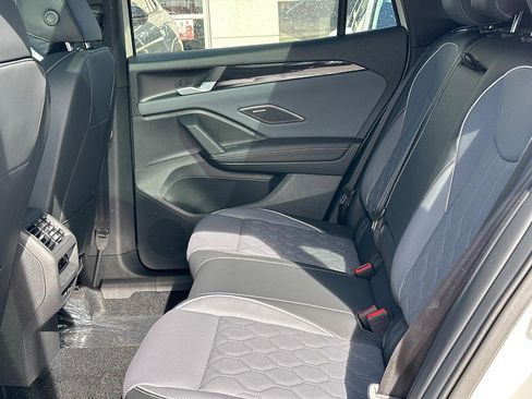 New 2026 Volkswagen Tiguan SEL R-Line image 7