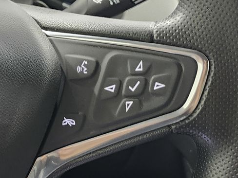 Used 2021 Chevrolet Equinox LS image 32