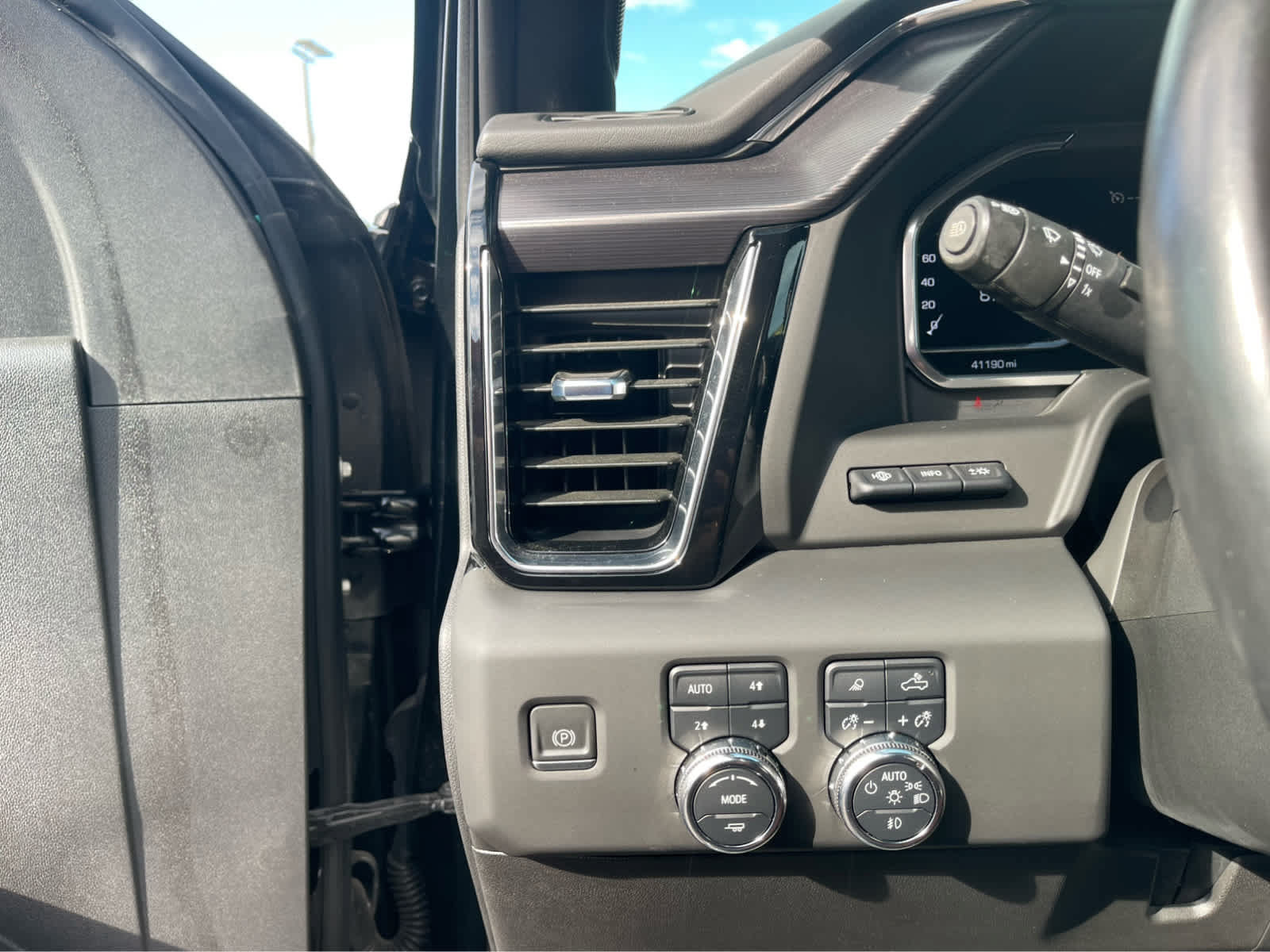 Used 2024 GMC Sierra 2500 Denali Ultimate AWD/4WD image 14