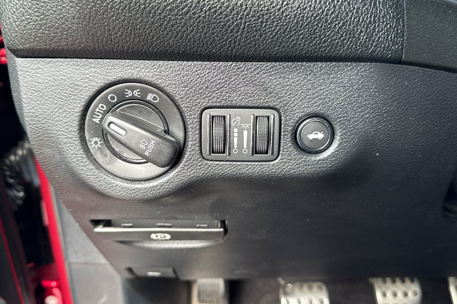 Used 2017 Dodge Challenger R/T RWD image 31
