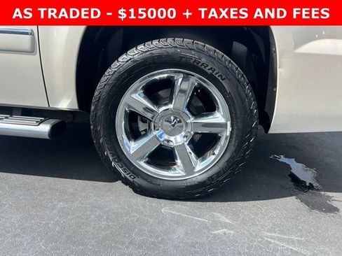 Used 2013 Chevrolet Avalanche LTZ image 10