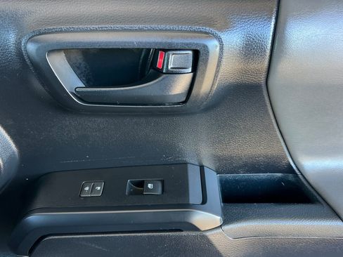 Certified 2017 Toyota Tacoma SR image 21