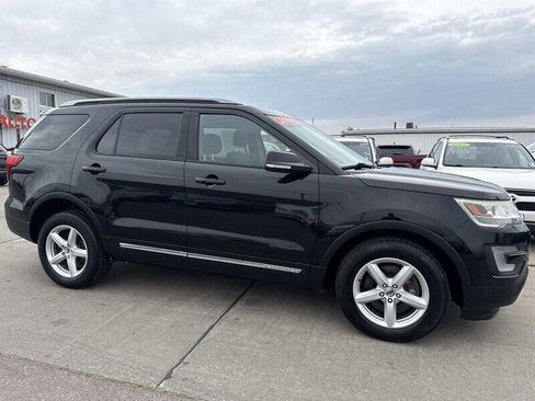 Used 2017 Ford Explorer XLT AWD/4WD image 10