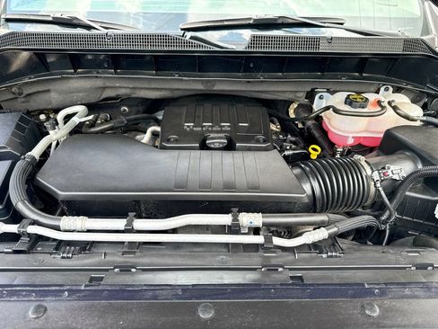 Used 2024 Chevrolet Silverado 1500 LT AWD/4WD image 31
