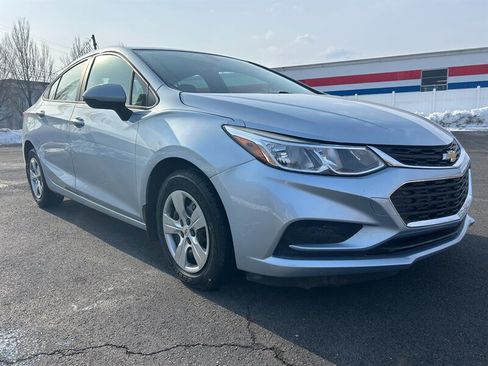 Used 2018 Chevrolet Cruze LS FWD image 1