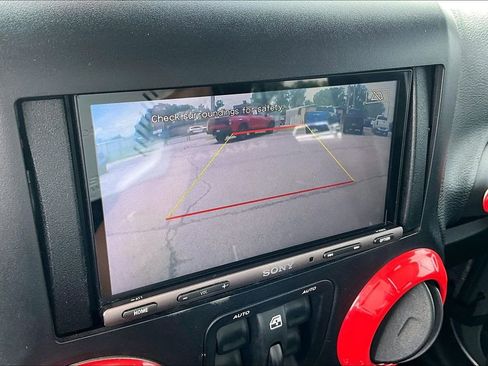 Used 2015 Jeep Wrangler Unlimited Sahara w/ Connectivity Group AWD/4WD image 30