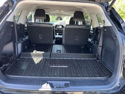 Used 2020 Toyota Highlander XLE AWD/4WD image 15