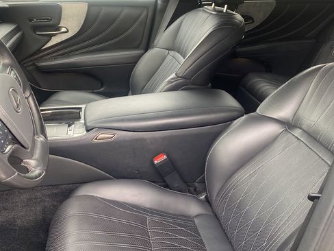 Used 2022 Lexus LS 500h AWD w/ Luxury Package image 7