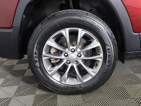 Used 2021 Jeep Cherokee Latitude Lux w/ Mopar Interior Package image 18