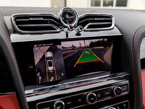 New 2025 Bentley Bentayga image 33