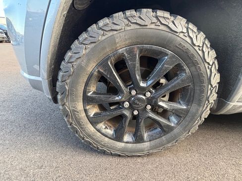 Used 2019 Jeep Grand Cherokee Altitude RWD image 6
