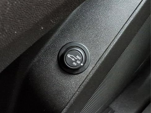 Used 2019 Chevrolet Equinox LT FWD image 16