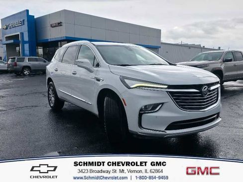 Used 2023 Buick Enclave Essence image 3