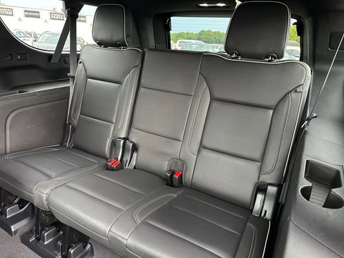 Used 2023 GMC Yukon XL SLT w/ Max Trailering Package AWD/4WD image 16