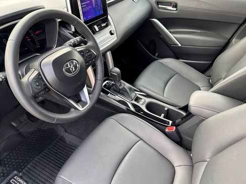 Certified 2025 Toyota Corolla Cross XLE image 4