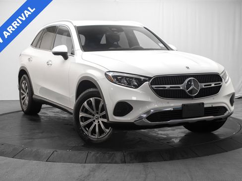 Used 2025 Mercedes-Benz GLC 300 4MATIC image 1