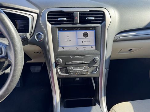 Used 2019 Ford Fusion SE image 9