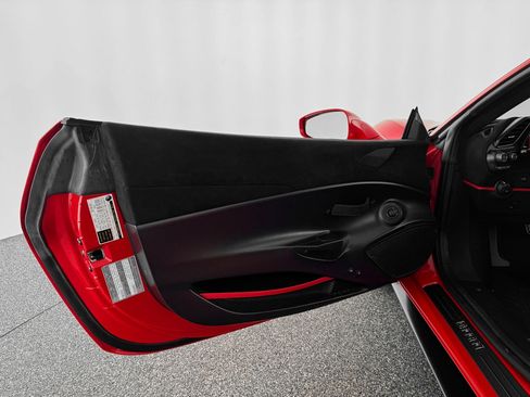 Used 2019 Ferrari 488 Pista Coupe image 11