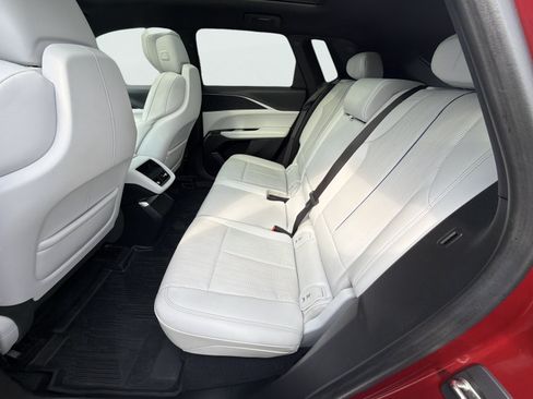 Used 2024 Cadillac Lyriq Luxury w/ LPO, Floor Liner Package AWD/4WD image 18