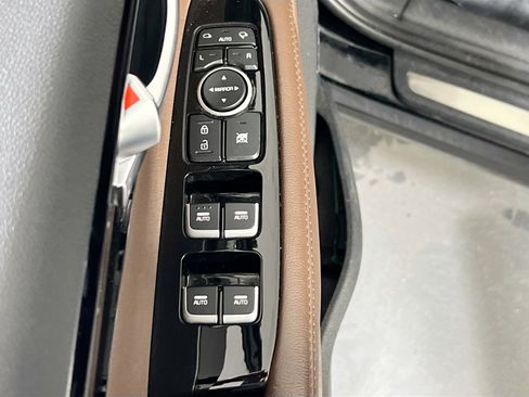 Used 2020 Kia Sorento SX image 18