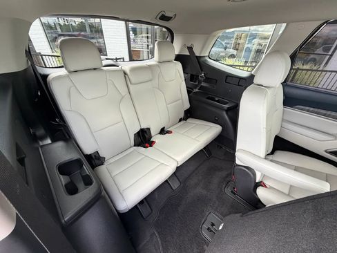 Used 2024 Kia Telluride EX w/ EX Captain's Chair Package FWD image 16
