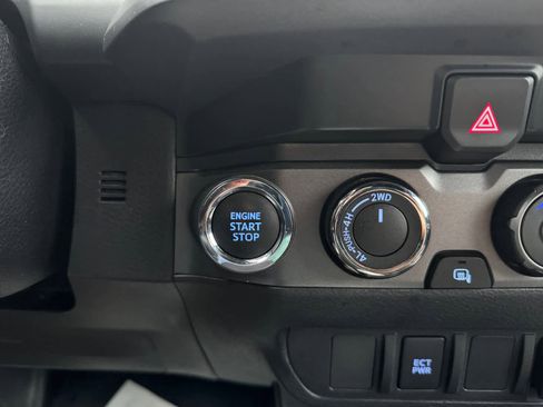 Used 2023 Toyota Tacoma TRD Sport image 5