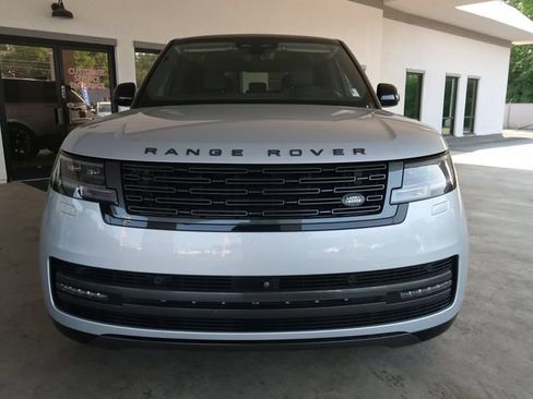 Used 2025 Land Rover Range Rover SE AWD/4WD image 2