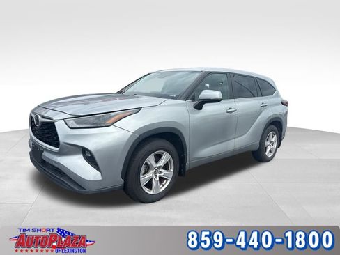 Used 2024 Toyota Highlander LE AWD/4WD image 1