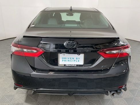Used 2022 Toyota Camry SE image 6