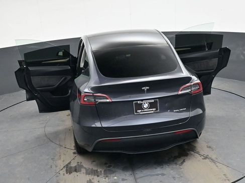 Used 2024 Tesla Model Y Long Range image 34
