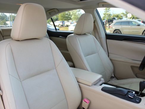 Used 2015 Lexus ES 350 w/ Luxury Package FWD image 29