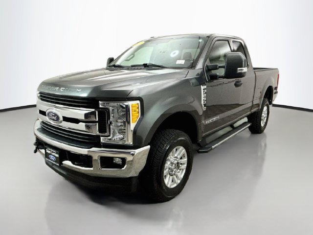 Used 2017 Ford F250 XLT w/ XLT Value Package AWD/4WD image 3