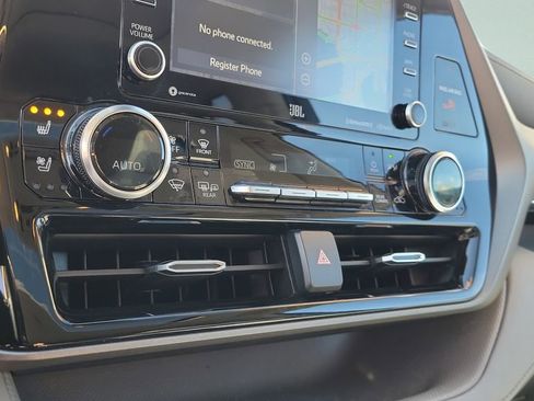 Used 2022 Toyota Highlander Limited image 23