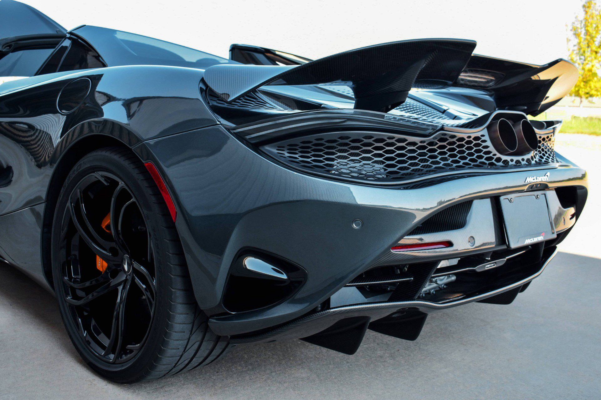 Used 2024 McLaren 750S Spider RWD image 11
