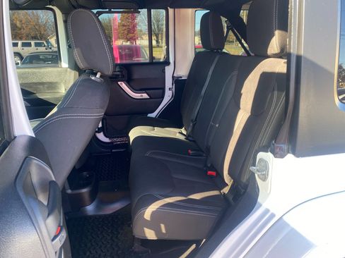Used 2015 Jeep Wrangler Unlimited Sahara w/ Dual Top Group image 11